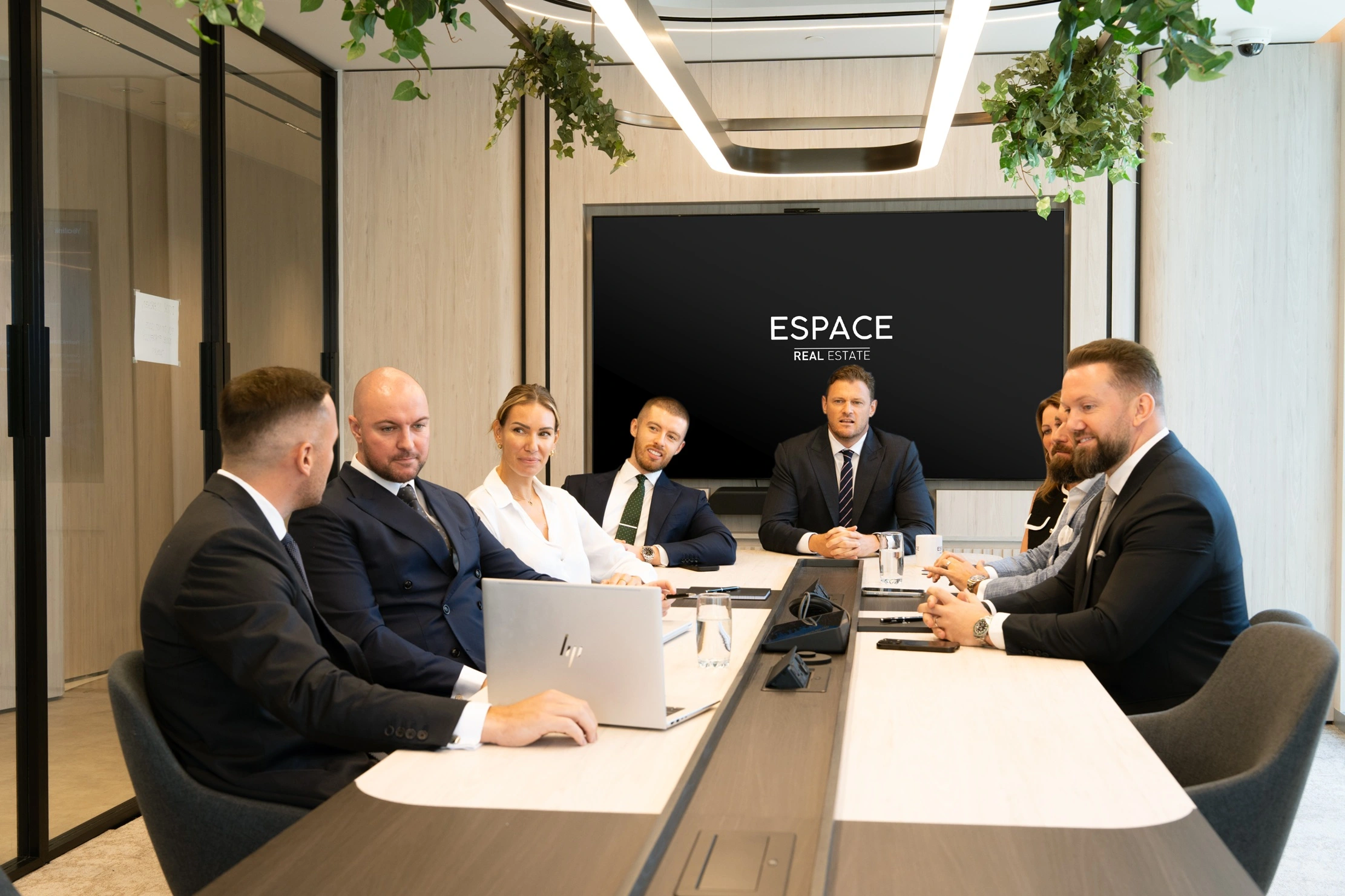 Who’s behind Espace