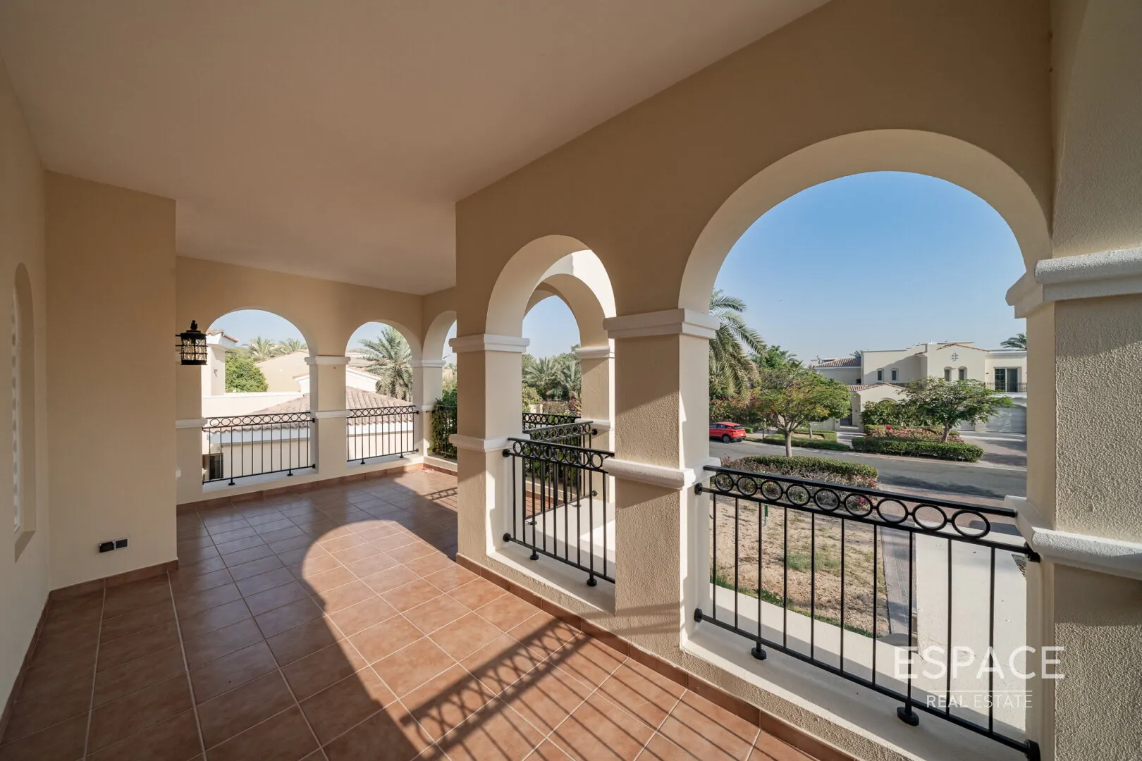 PropertiesGalleryCamera