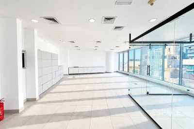 I Rise Tower, Barsha Heights, Dubai - Espace