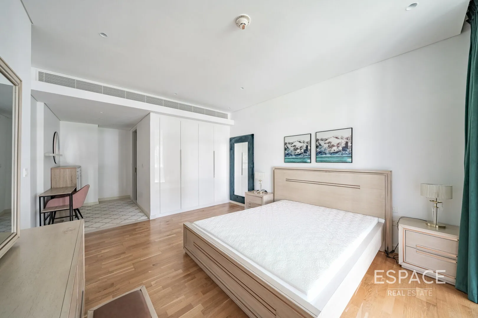 PropertiesGalleryCamera