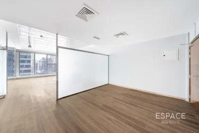 Al Manara Tower, Business Bay, Dubai - Espace