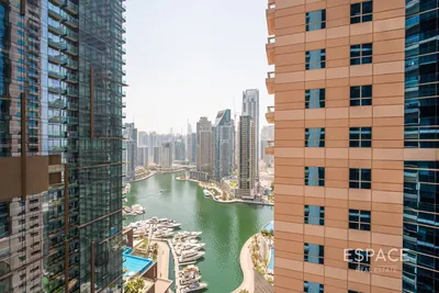 Emirates Crown, Dubai Marina, Dubai - Espace