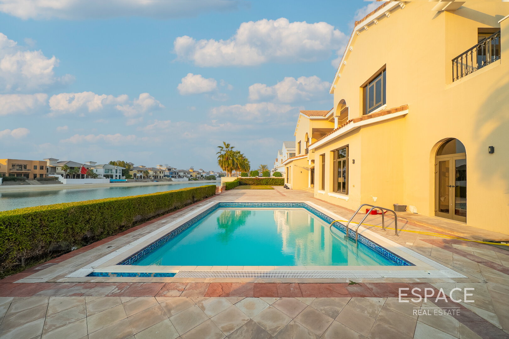 PropertiesGalleryCamera