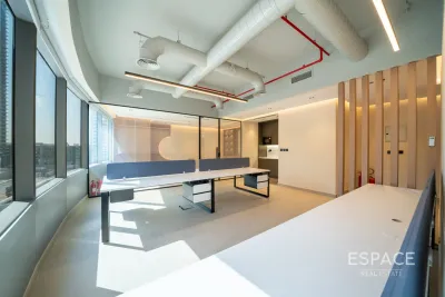 Silver Tower, Jumeirah Lake Towers, Dubai - Espace