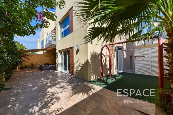 Villa Lantana 1, Al Barsha South, Dubai - Espace