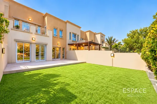 Maeen 4, Lakes, Dubai - Espace