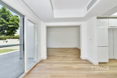 Maeen 4, Lakes, Dubai - Espace