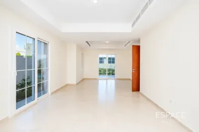 Ghadeer 1, Lakes, Dubai - Espace