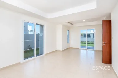 Ghadeer 1, Lakes, Dubai - Espace