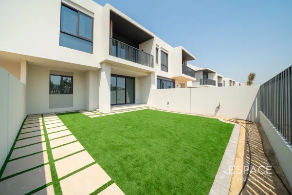 Jebel Ali Village Villas, Jebel Ali, Dubai - Espace