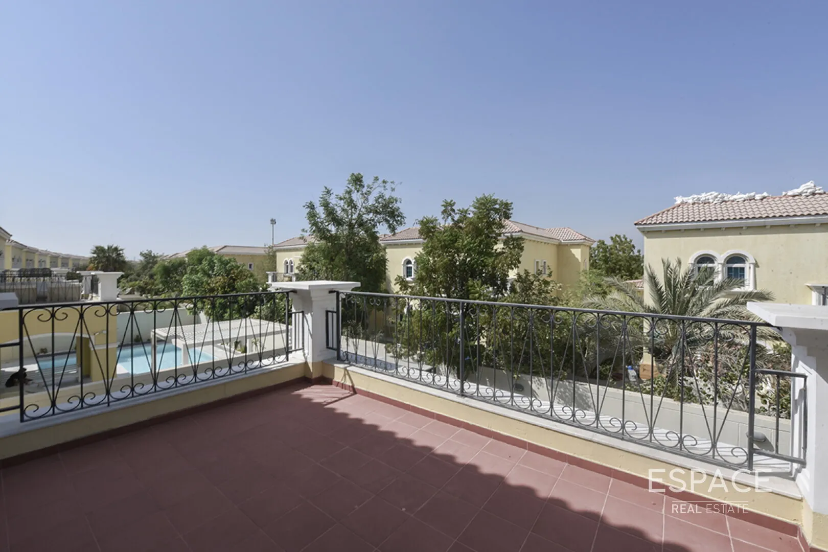 PropertiesGalleryCamera