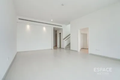 Jebel Ali Village Villas, Jebel Ali, Dubai - Espace