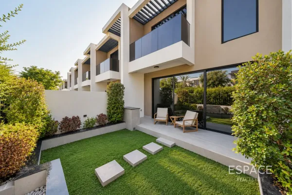 West Village, Al Furjan, Dubai - Espace