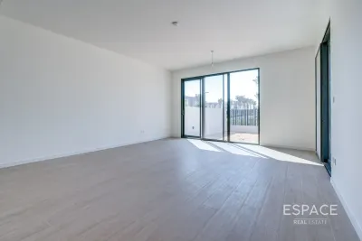 Jebel Ali Village Villas, Jebel Ali, Dubai - Espace