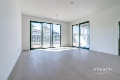 Jebel Ali Village Villas, Jebel Ali, Dubai - Espace
