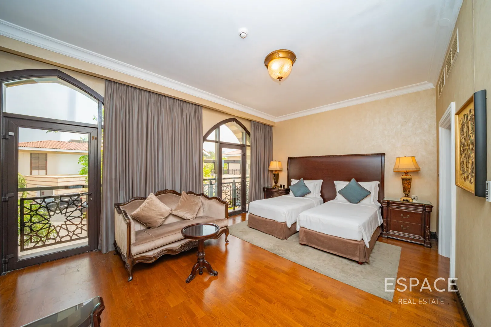 PropertiesGalleryCamera