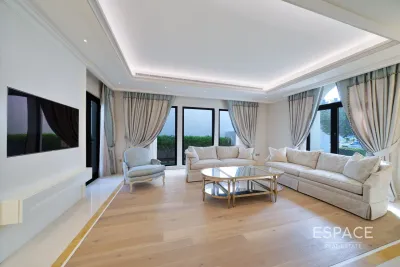 Frond A, Palm Jumeirah, Dubai - Espace
