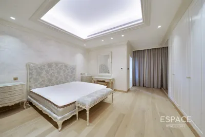 Frond A, Palm Jumeirah, Dubai - Espace