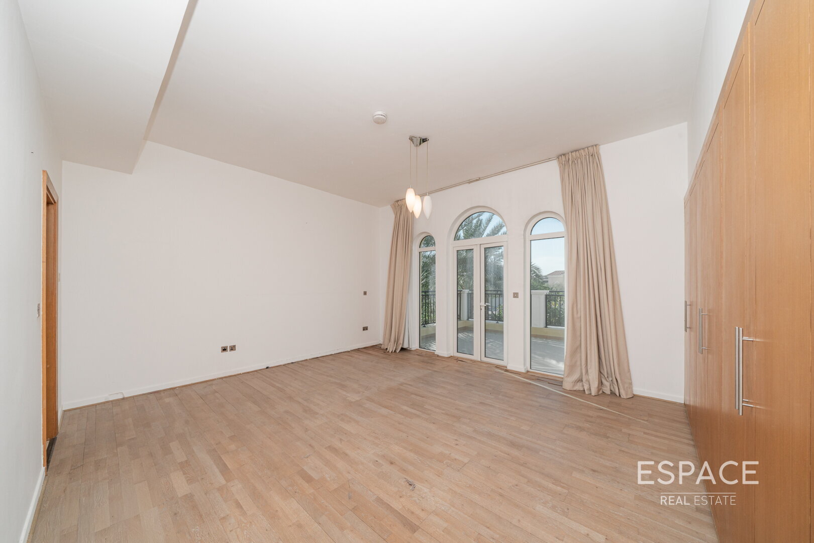 PropertiesGalleryCamera