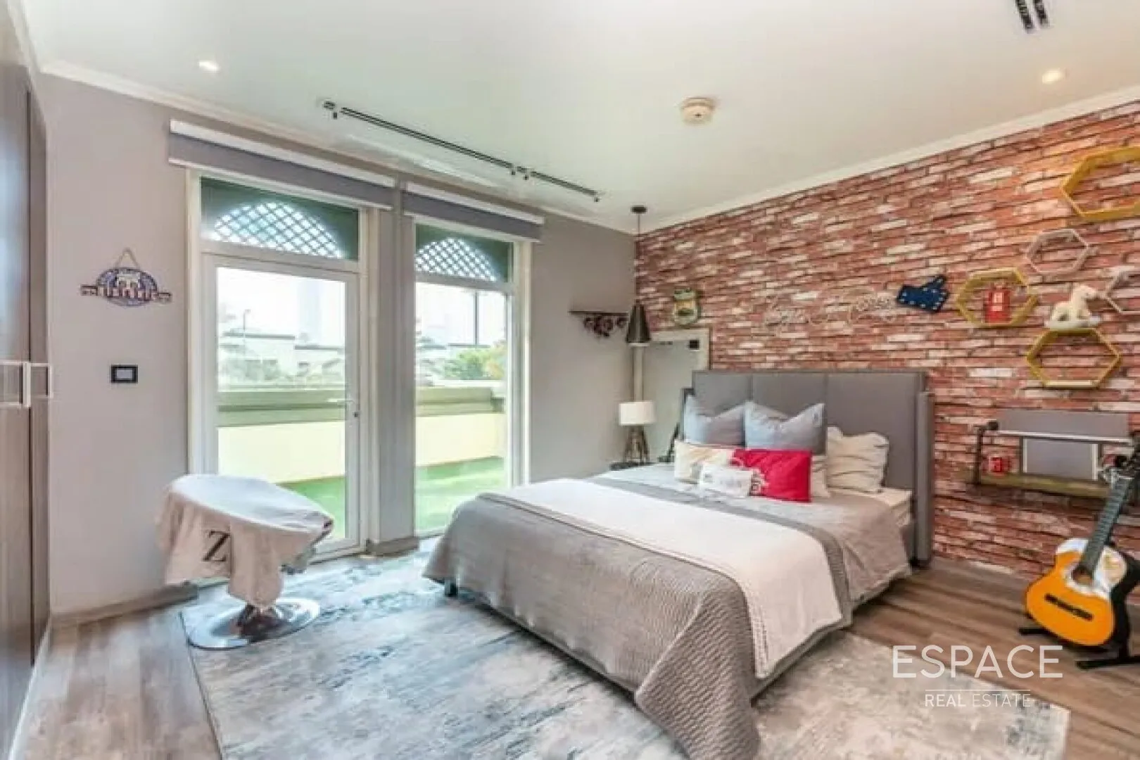 PropertiesGalleryCamera