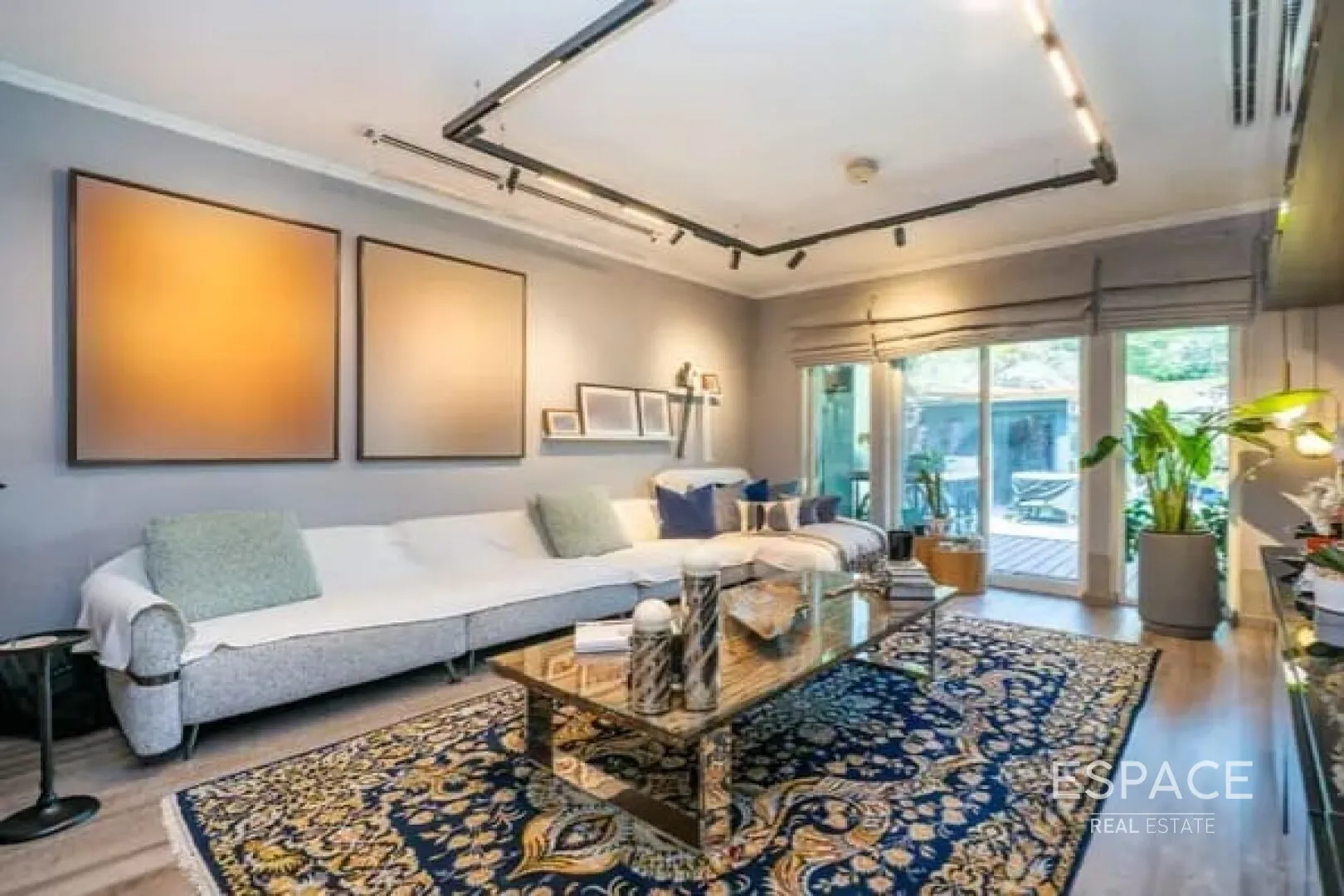 single static gallery