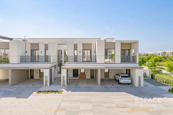 Aura Gardens, Tilal Al Ghaf, Dubai - Espace