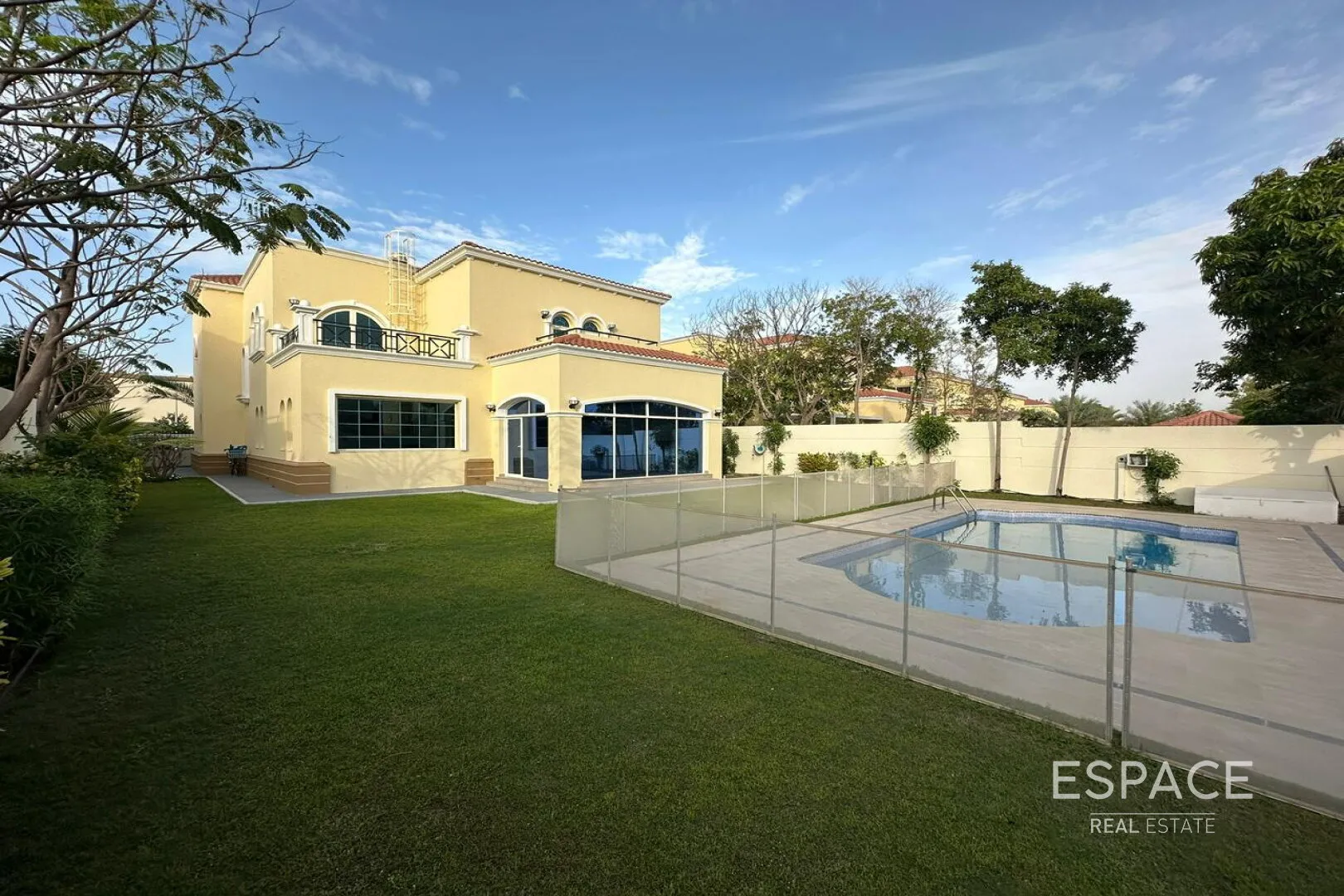 PropertiesGalleryCamera