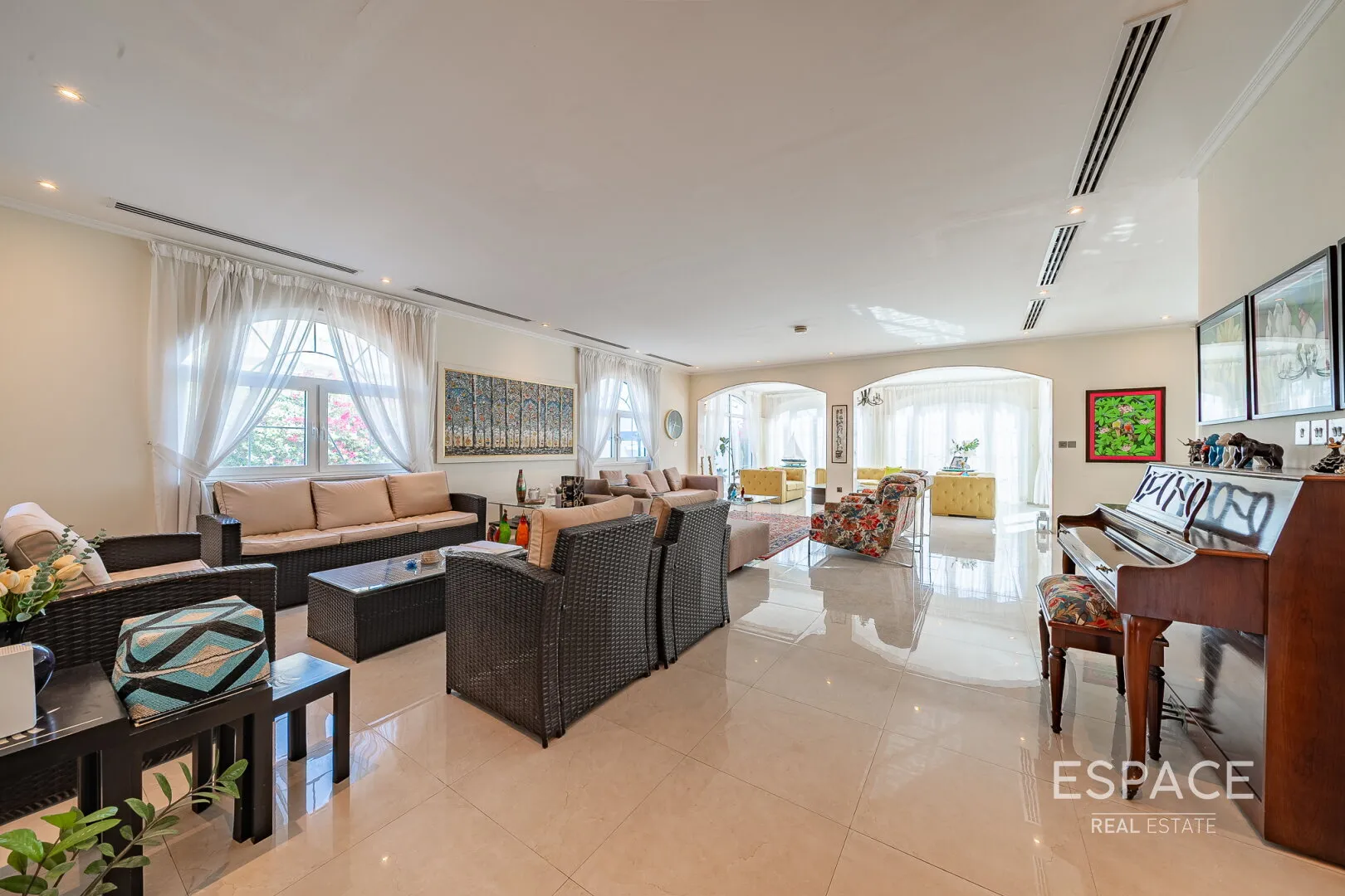 PropertiesGalleryCamera
