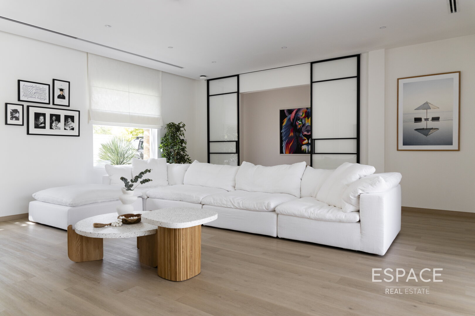 single static gallery