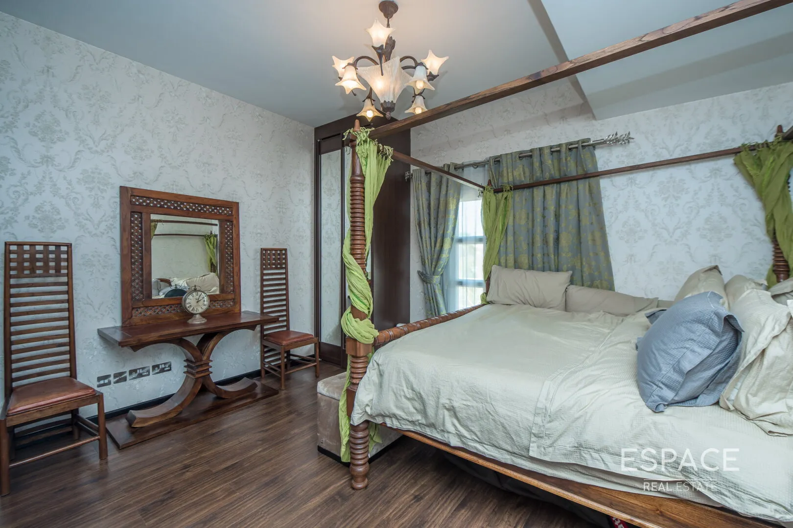 PropertiesGalleryCamera