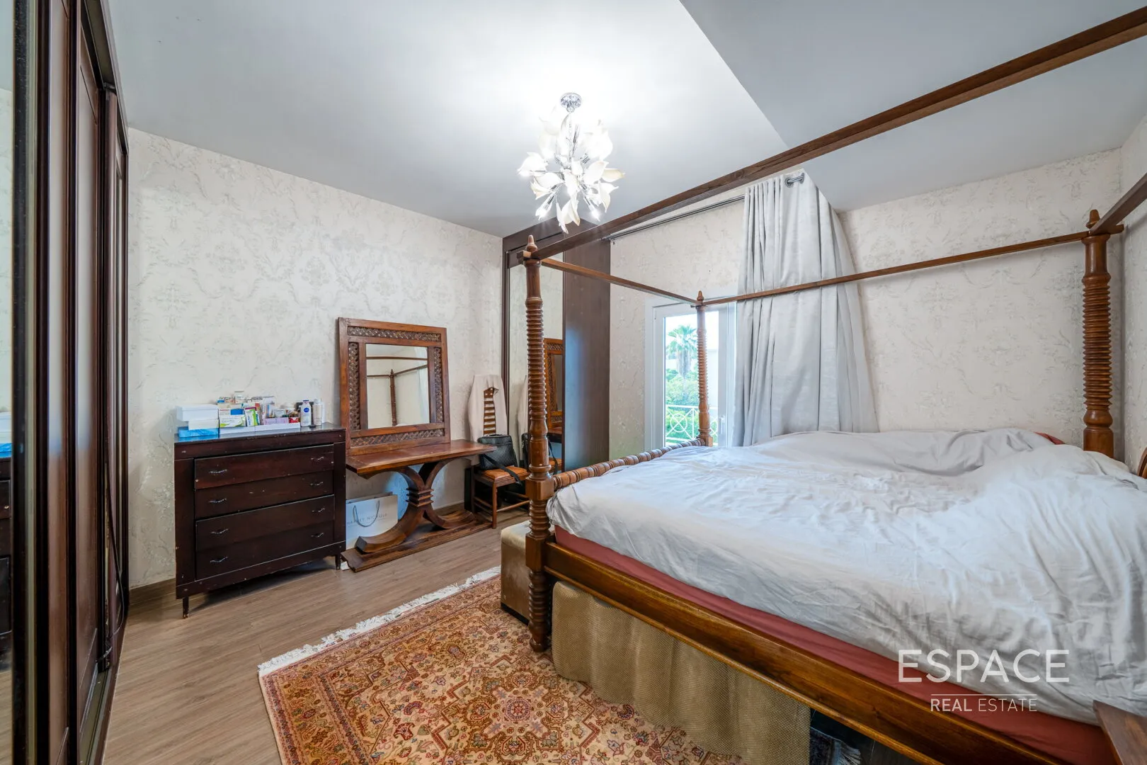 PropertiesGalleryCamera