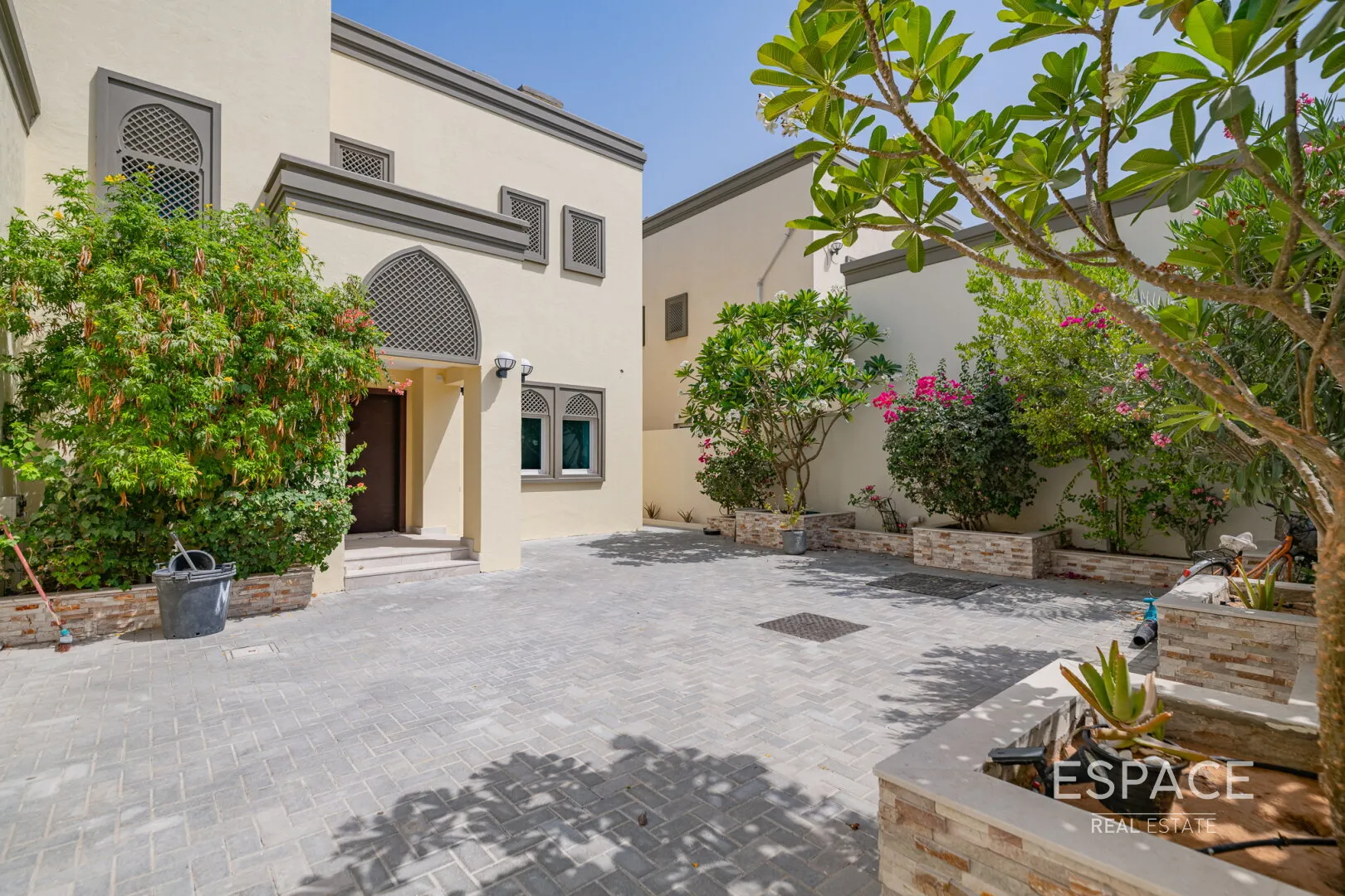 PropertiesGalleryCamera