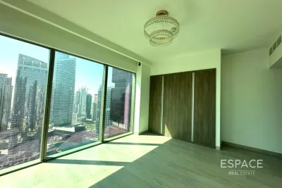 Me Do Re 2, Jumeirah Lake Towers, Dubai - Espace