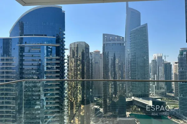 Me Do Re 2, Jumeirah Lake Towers, Dubai - Espace