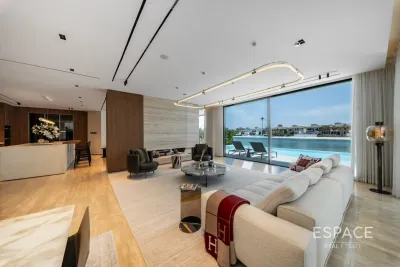 Frond F, Palm Jumeirah, Dubai - Espace