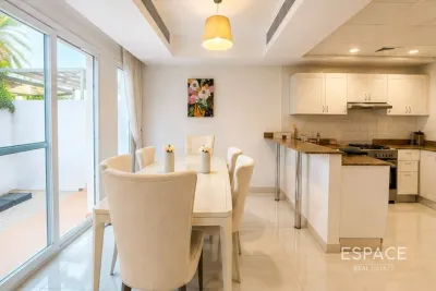 Maeen 4, Lakes, Dubai - Espace