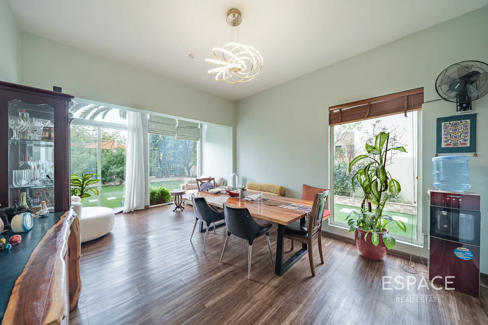 single static gallery