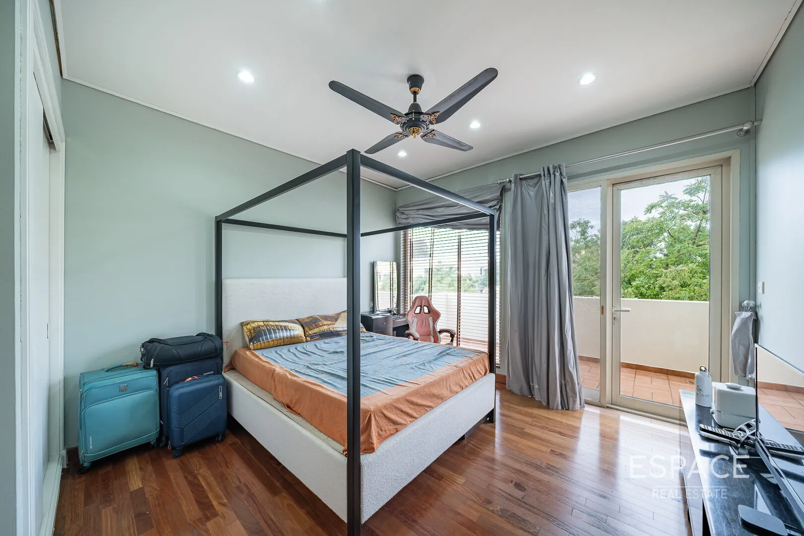 PropertiesGalleryCamera