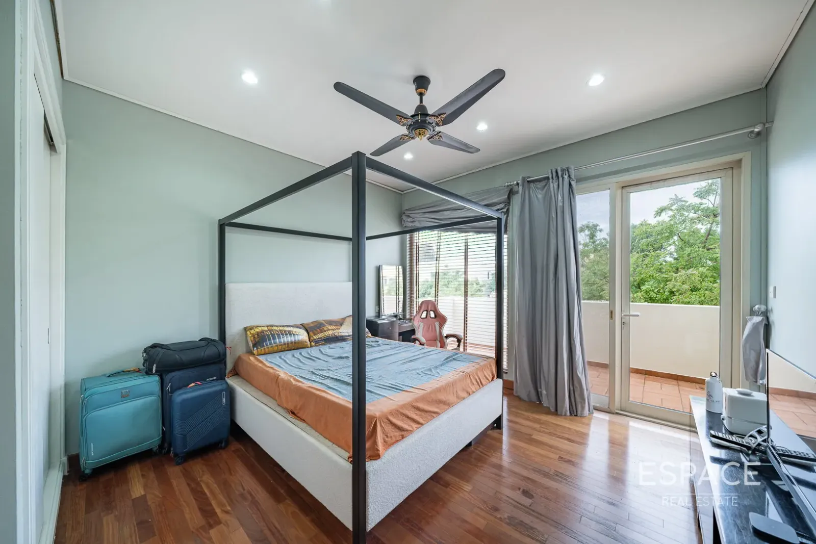PropertiesGalleryCamera