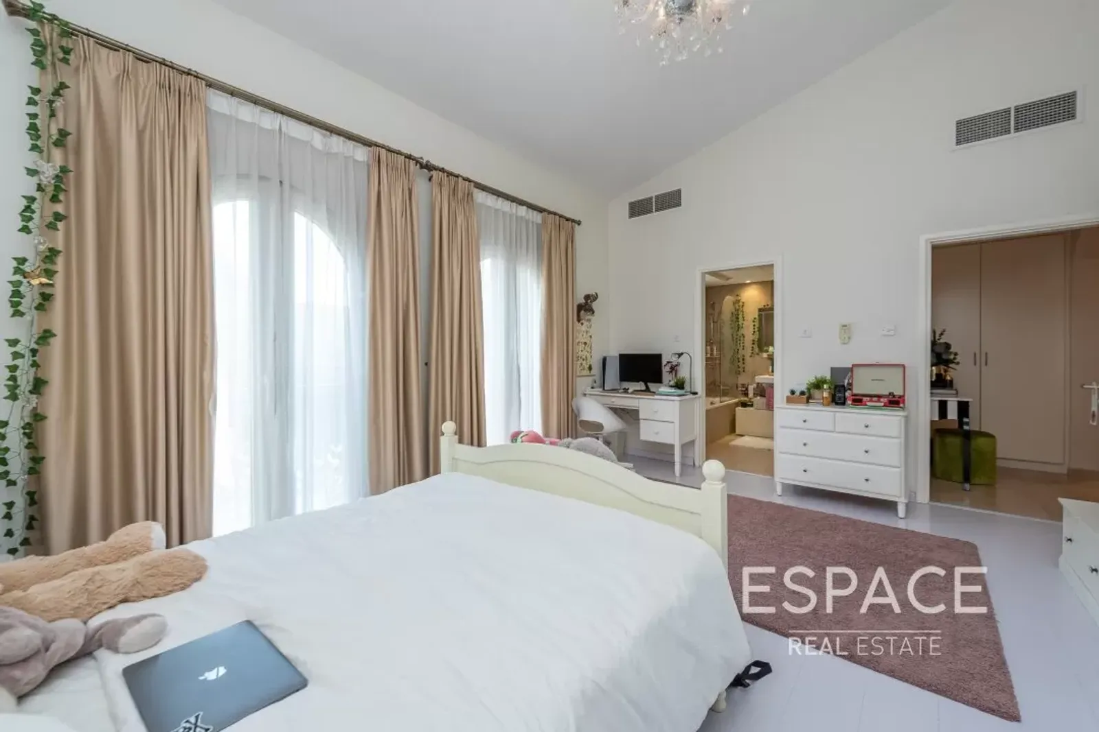 PropertiesGalleryCamera