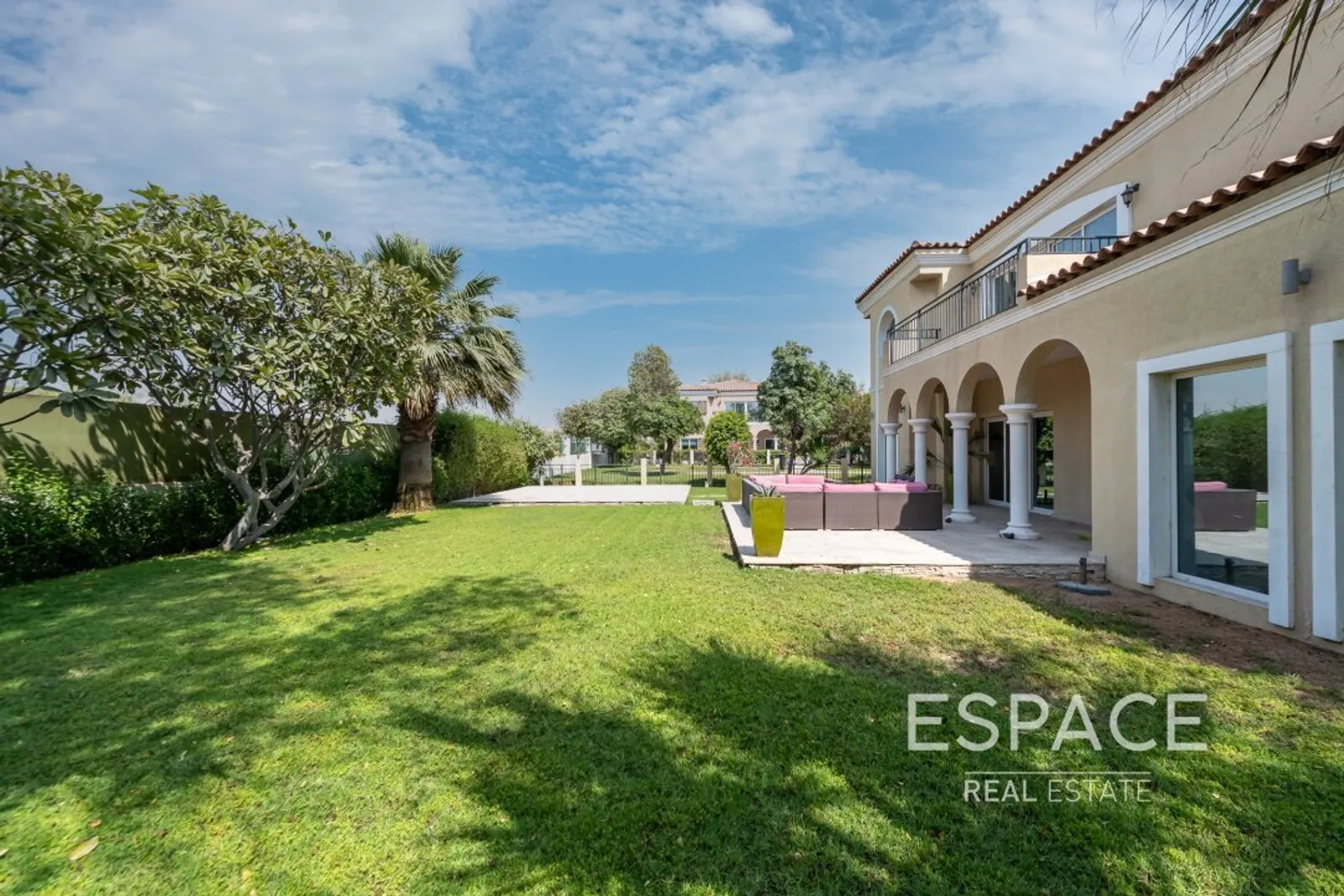 PropertiesGalleryCamera