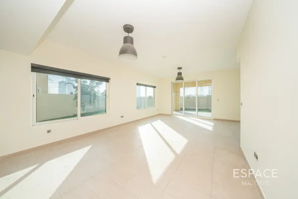 Legacy Nova Villas, Jumeirah Park, Dubai - Espace