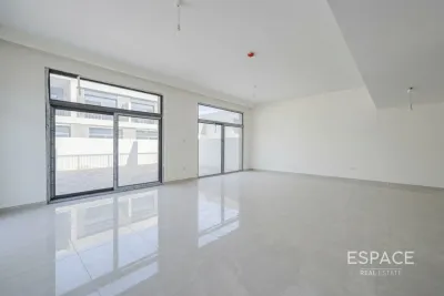 South Bay 1, Dubai South, Dubai - Espace