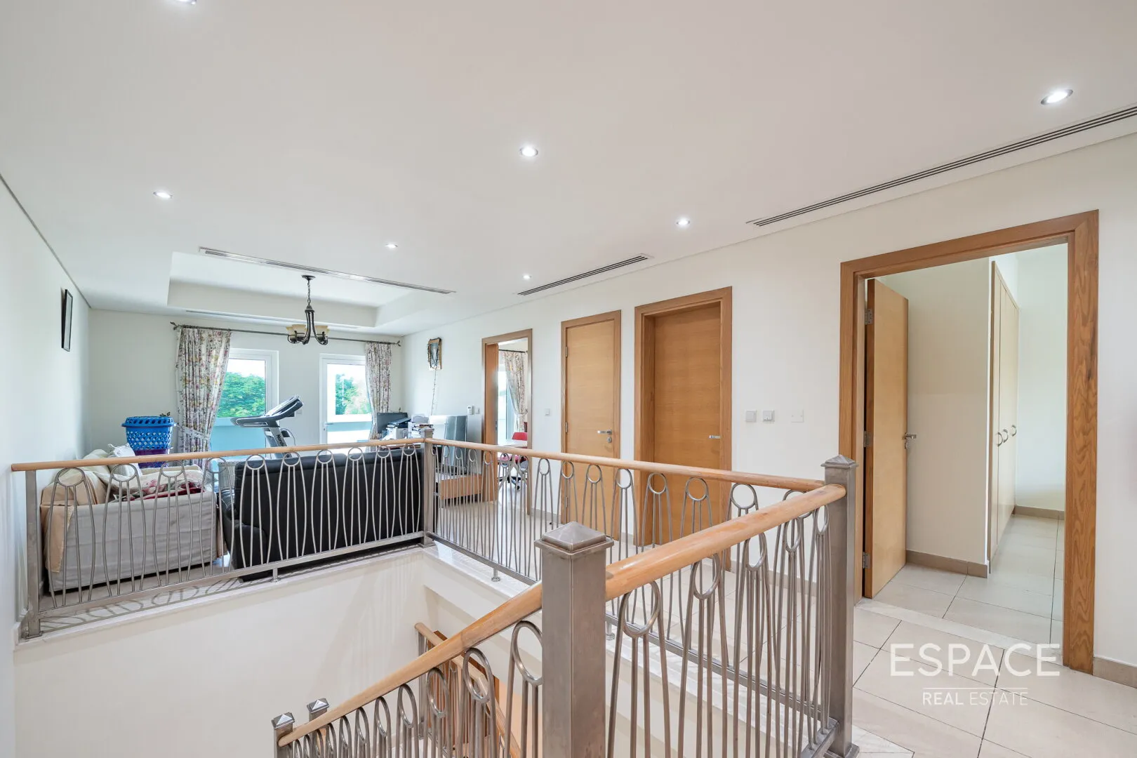 PropertiesGalleryCamera