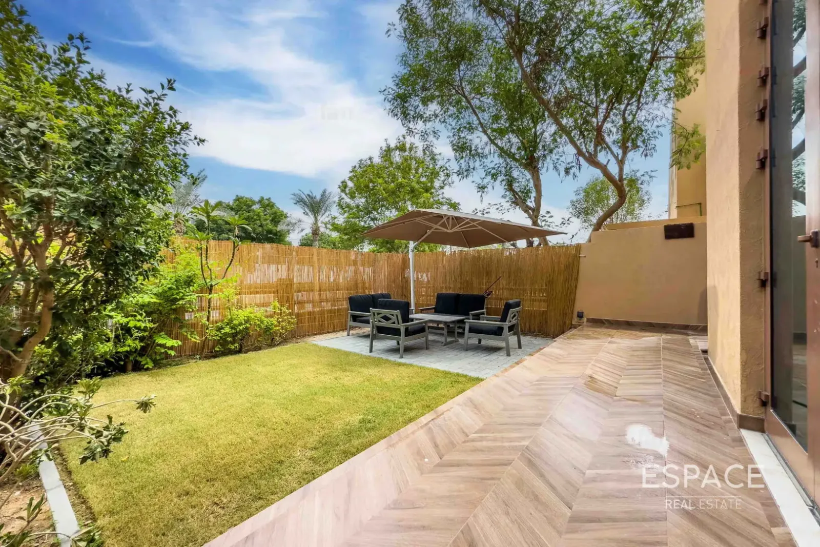 PropertiesGalleryCamera