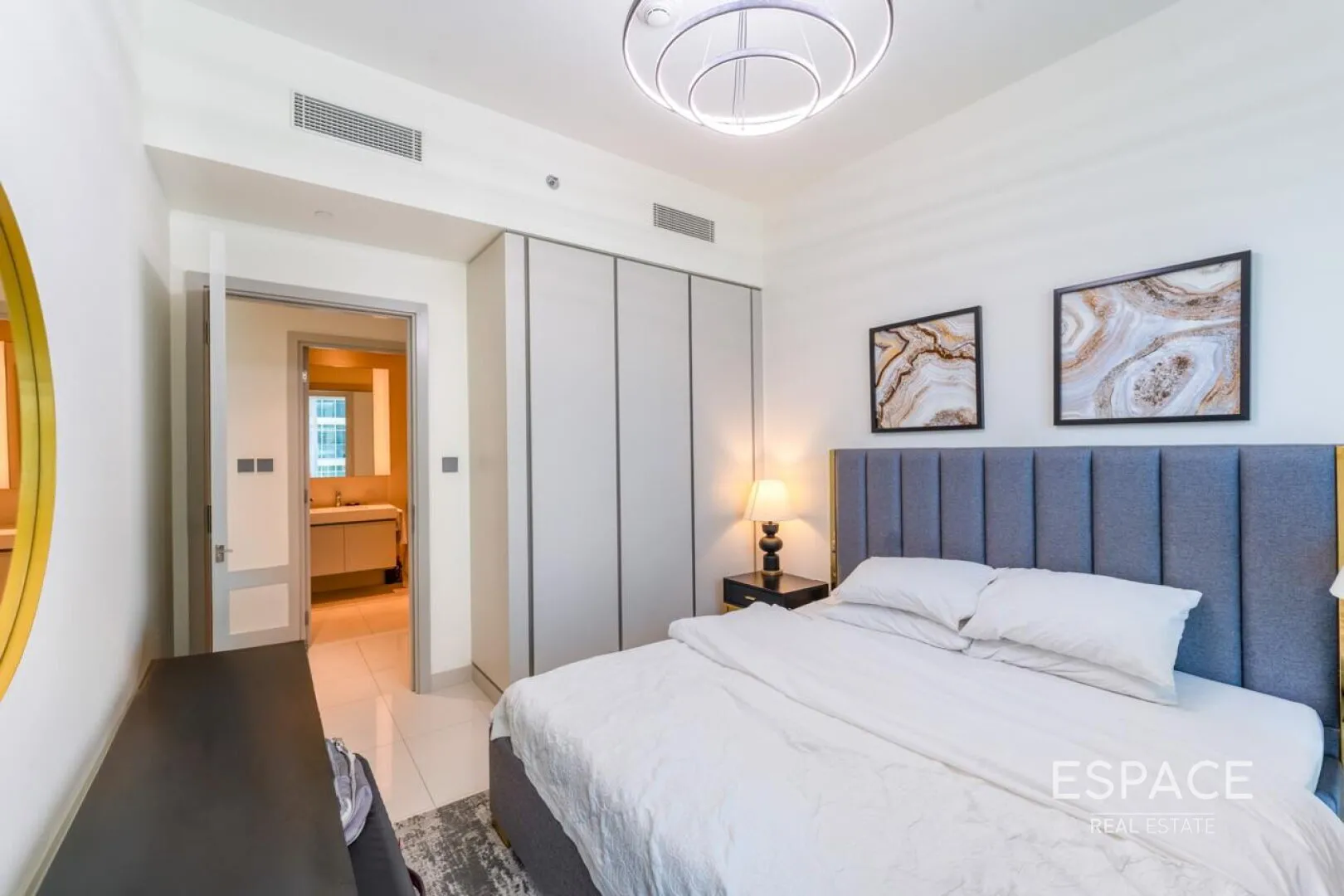 single static gallery