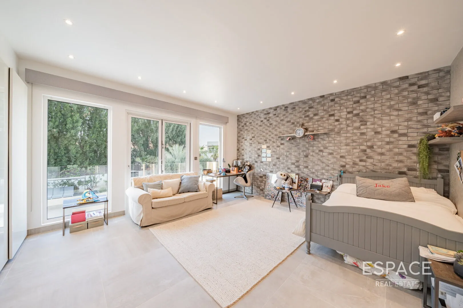 PropertiesGalleryCamera