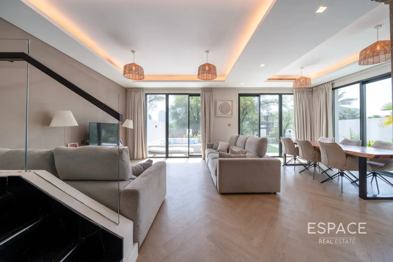 PropertiesGalleryCamera