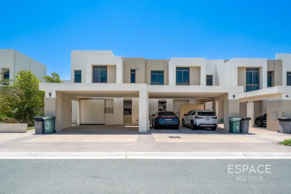 Zahra Townhouses, NSHAMA Town Square, Dubai - Espace