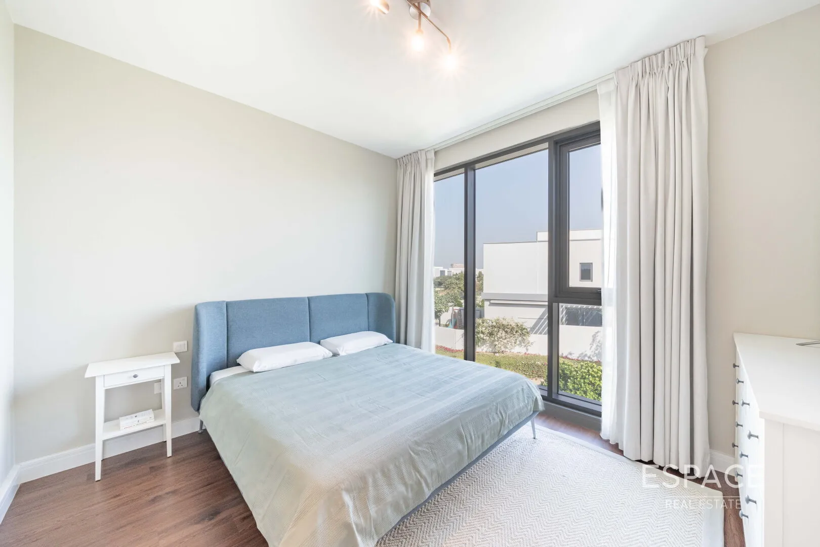 single static gallery